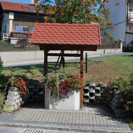 Helle, Offene Dachgeschosswohnung Mit Terrasse Felsőlászló Kültér fotó