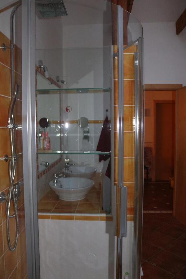 Helle, Offene Dachgeschosswohnung Mit Terrasse Felsőlászló Kültér fotó