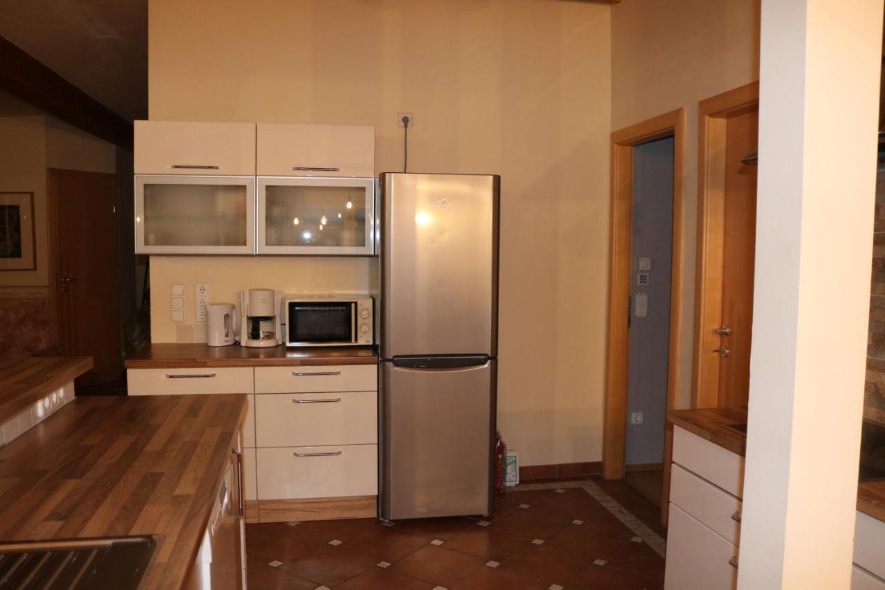 Helle, Offene Dachgeschosswohnung Mit Terrasse Felsőlászló Kültér fotó