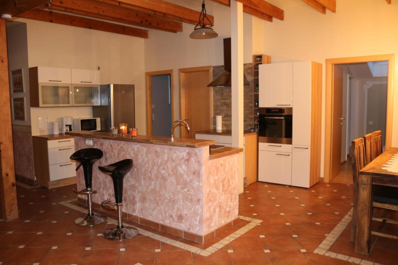 Helle, Offene Dachgeschosswohnung Mit Terrasse Felsőlászló Kültér fotó