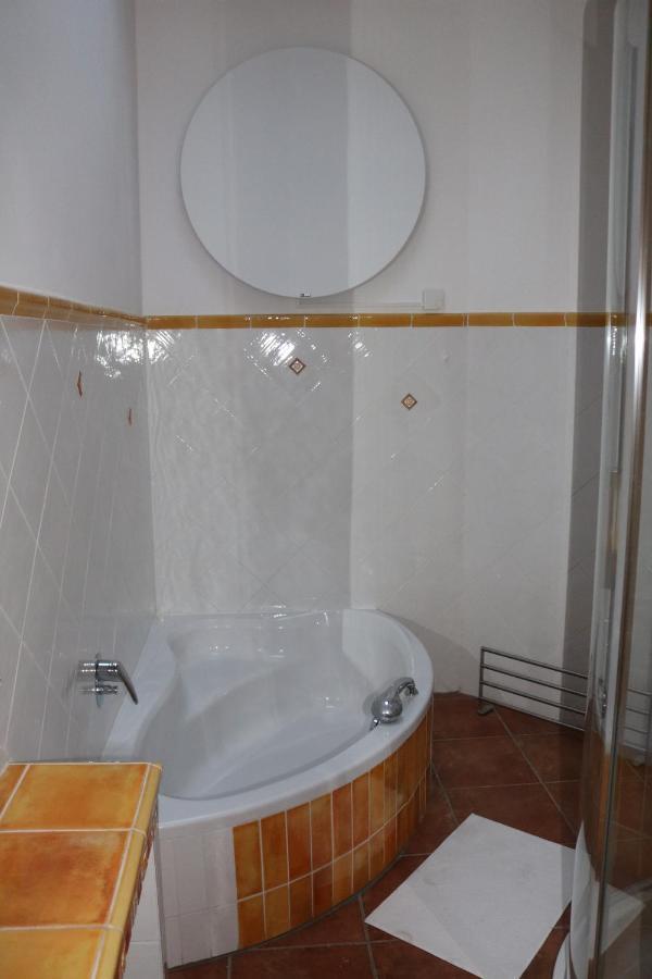 Helle, Offene Dachgeschosswohnung Mit Terrasse Felsőlászló Kültér fotó