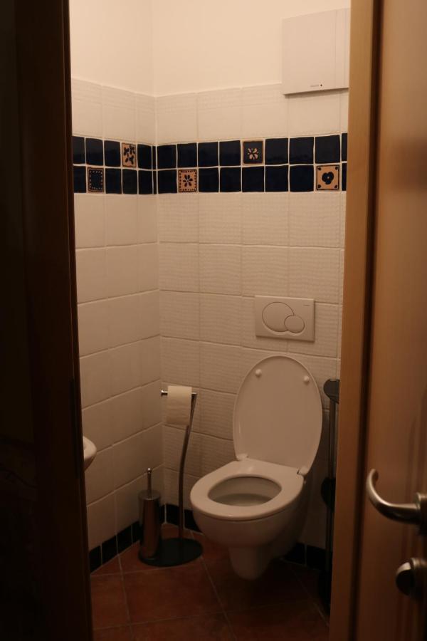 Helle, Offene Dachgeschosswohnung Mit Terrasse Felsőlászló Kültér fotó