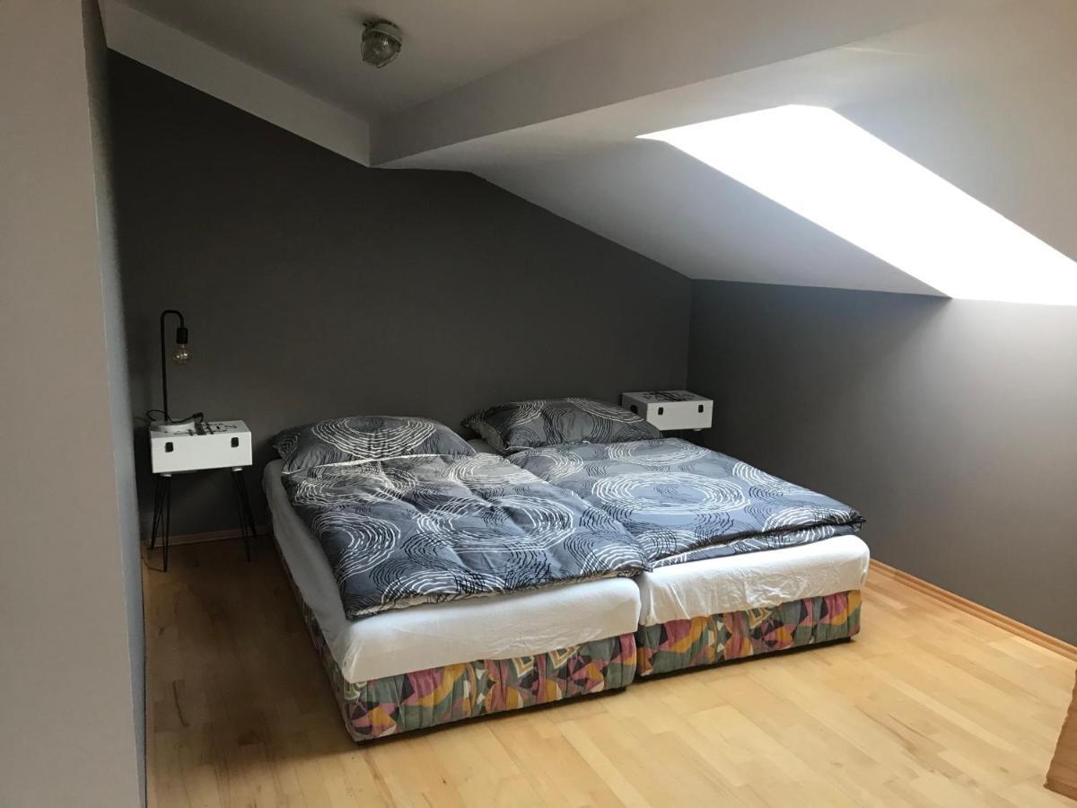 Helle, Offene Dachgeschosswohnung Mit Terrasse Felsőlászló Kültér fotó