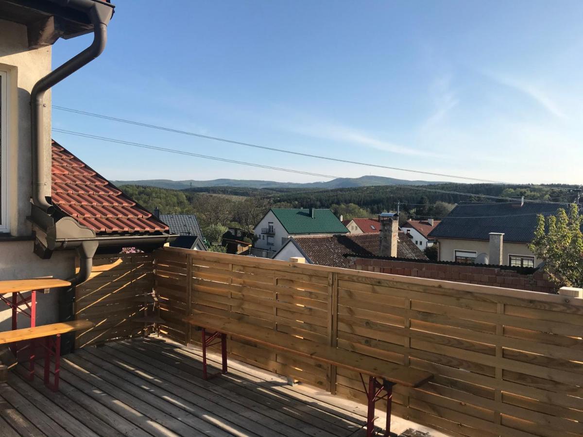 Helle, Offene Dachgeschosswohnung Mit Terrasse Felsőlászló Kültér fotó