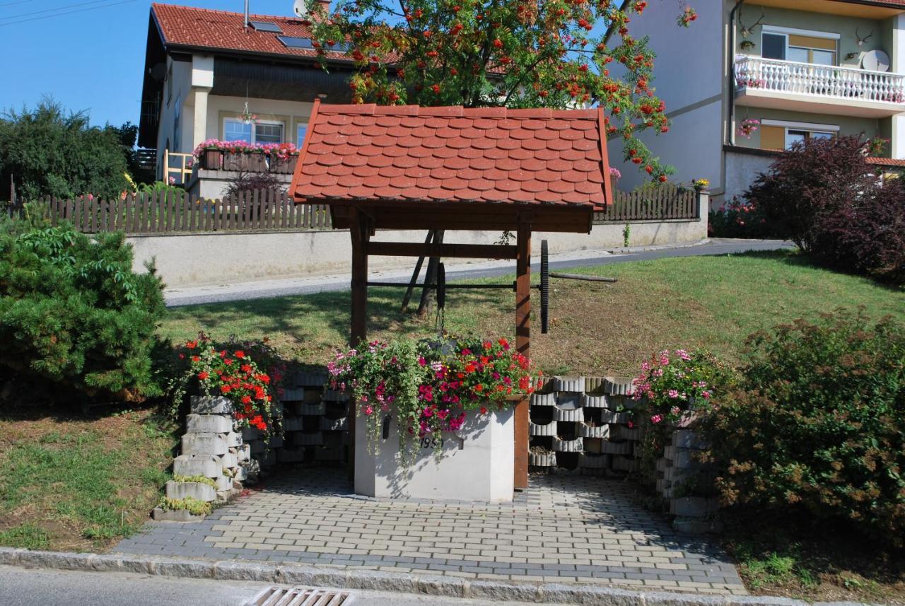 Helle, Offene Dachgeschosswohnung Mit Terrasse Felsőlászló Kültér fotó