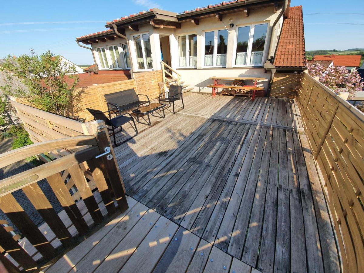 Helle, Offene Dachgeschosswohnung Mit Terrasse Felsőlászló Kültér fotó