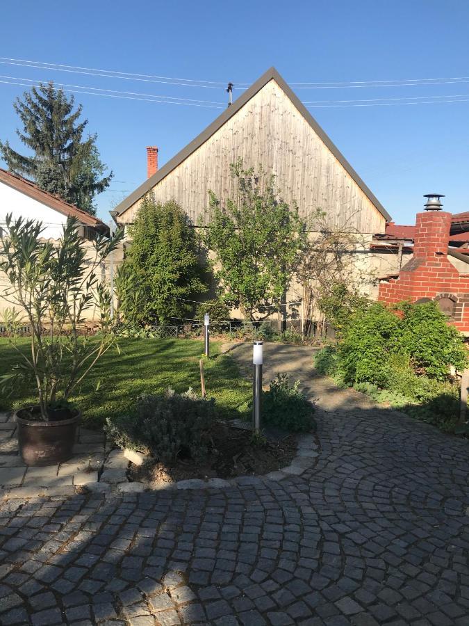 Helle, Offene Dachgeschosswohnung Mit Terrasse Felsőlászló Kültér fotó